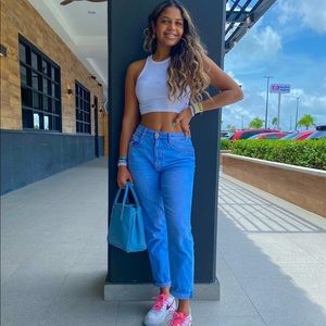 Meet your Posher, Carolina